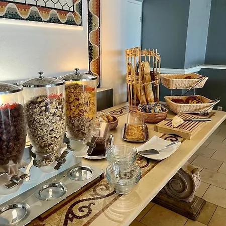 Le Beau Hotel