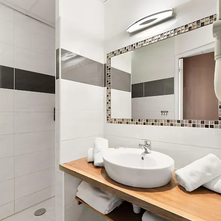 Le Beau Hotel