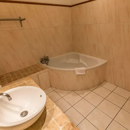 Le Beau Hotel 3*