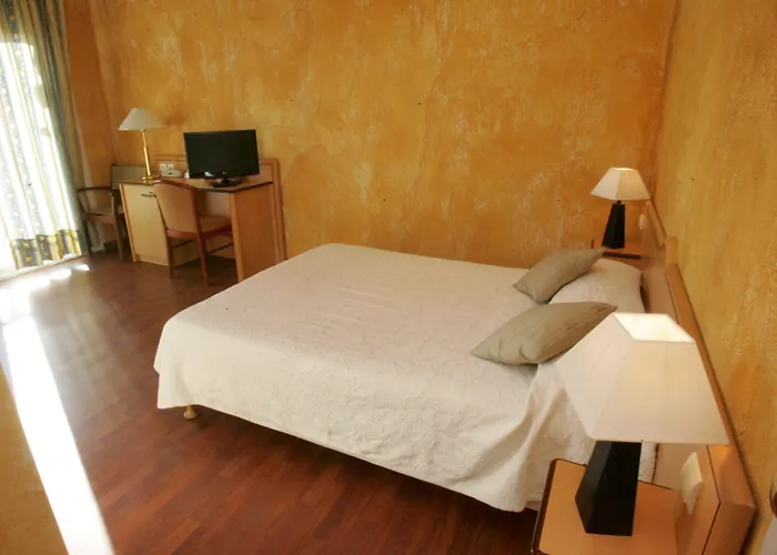 乐贝雅赛舒尔酒店