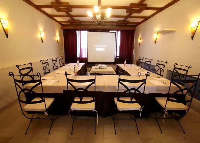 乐贝雅赛舒尔酒店 3*